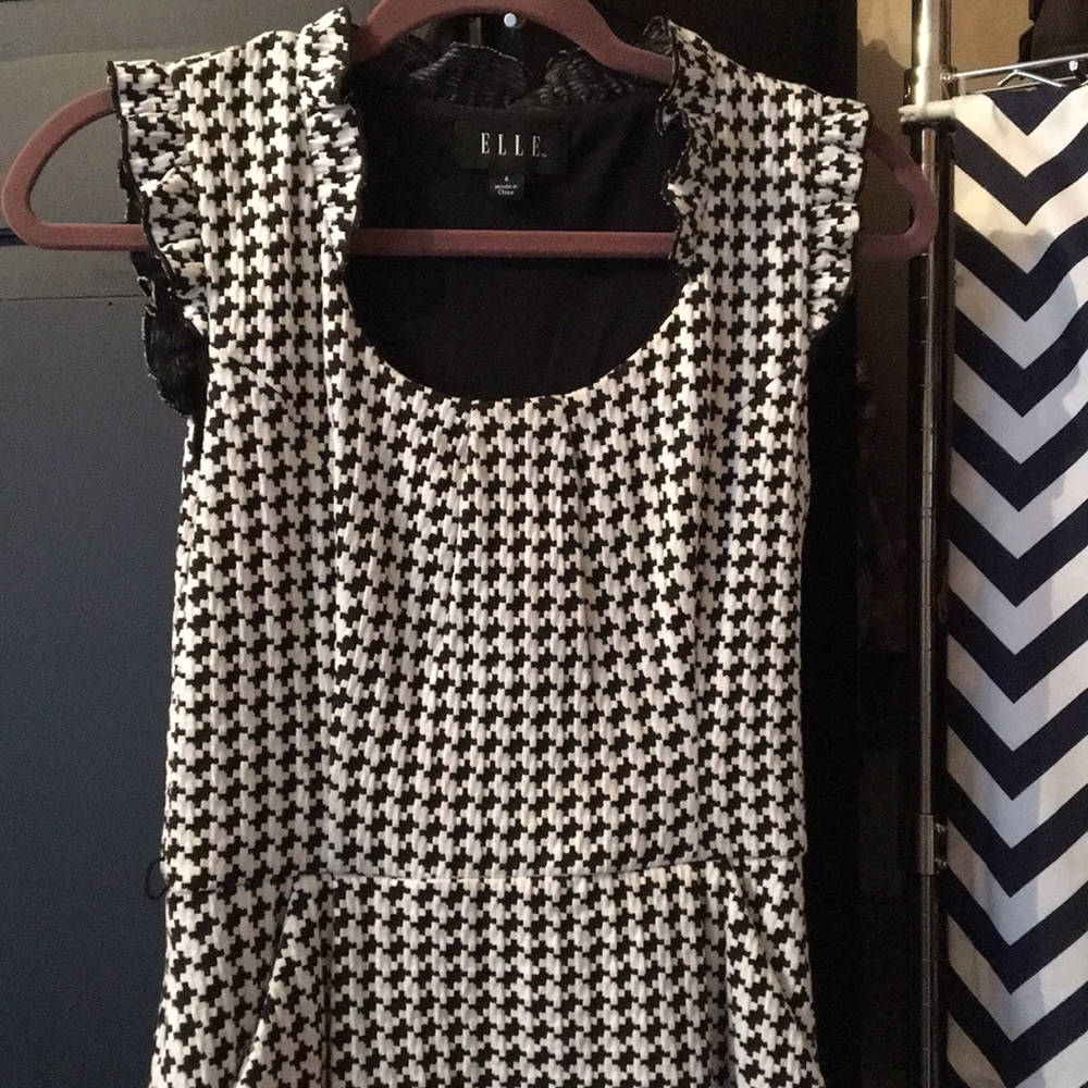 Dress - Picture 2 of 4